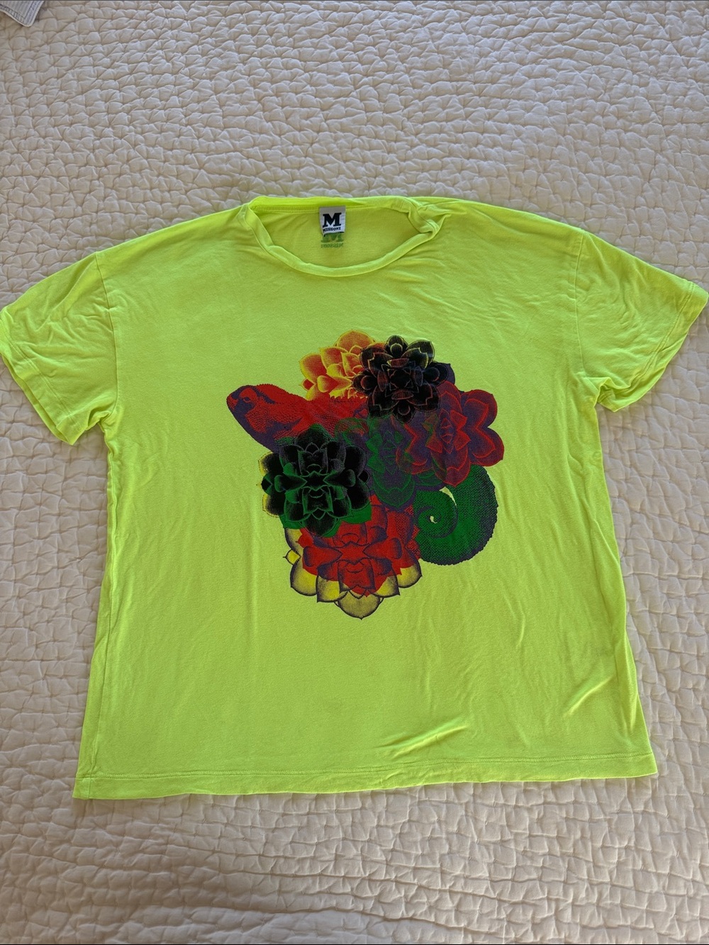 Vintage Missoni Men's Bright Neon Green T-Shirt with Floral Print - size Medium